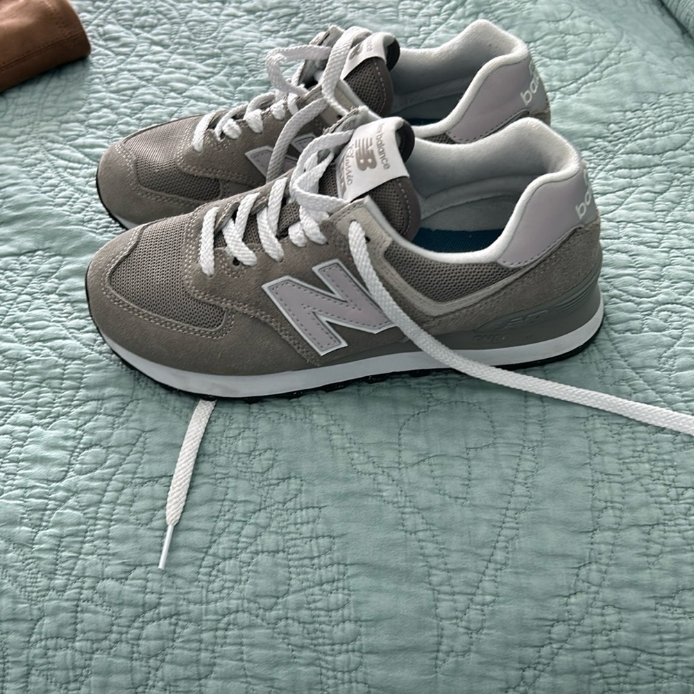 Sz   7 New Balance 574, like new, shades of grey